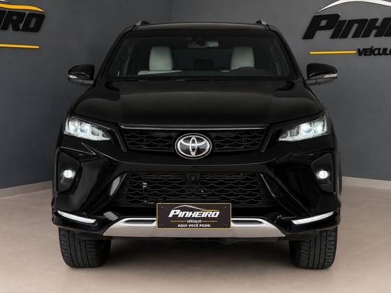 TOYOTA HILUX SW4 2.8 D-4D TURBO DIESEL SRX 4X4 AUTOMÁTICO TOYOTA HILUX SW4 2.8 D-4D TURBO DIESEL SRX 4X4 AUTOMÁTICO